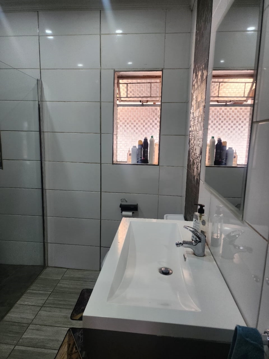 3 Bedroom Property for Sale in Manzil Park North West